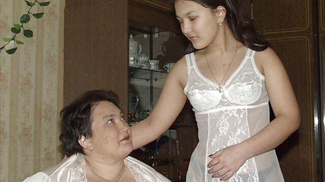 رایگان پورنو بدون ثبت نام  Mulato سبز با سینه های بزرگ لینک کانال داستانهای سکسی توسط دو مرد گرفتار می شود